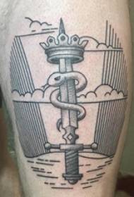 Cosce da ragazzo su immagine di tatuaggio di pugnale di linea semplice geometrica spina nera punto grigio