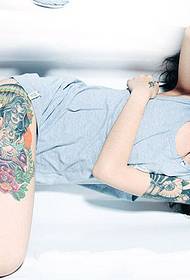 Tidevand kvindelige lår europæisk og amerikansk stil smuk tatovering