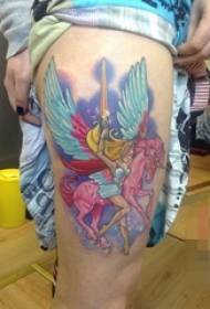 Pininturahan ng batang babae ang unicorn tattoo na larawan sa hita