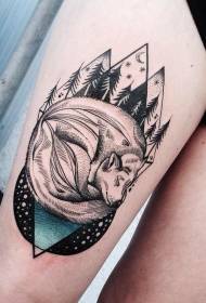 Noga spava lisica u stilu rezbarenja nogu s noćnom šumskom tetovažom