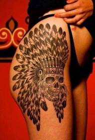 Fantasia di tatuaggi alla coscia con teschio indiano