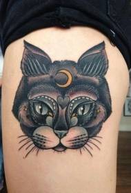 Мачка во боја на бутовите со месечина симбол за тетоважа