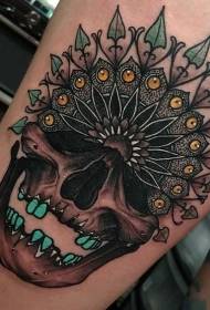 Fantasia teschio colorato e motivo tribale a forma di tatuaggio