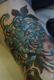 Stegno tradicionalni krizantem evropski in ameriški vzorec tatoo