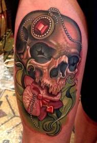 Naujas stiliaus spalvingas kaukolės tatuiruotės modelis ant kojų