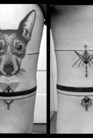 Modello di tatuaggio decorativo testa di cane carino nero coscia