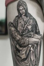 Foto tatuaggio Madonna coscia