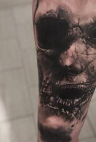 Tatuaggio con braccio originale combinazione mezza mostro mezzo teschio
