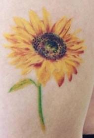 Слънчогледово татуировка момиче бедро на слънчоглед татуировка снимка