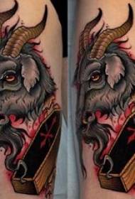 Kijana kidogo cha mbuzi wa tattoo ya mbuzi kwenye picha ya tattoo ya mbuzi