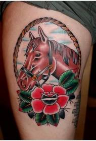 Dij mooi gekleurd paard met bloem tattoo patroon