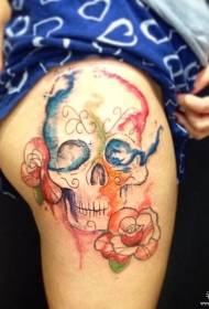 Stehienko striekajúcej farby kvetina tetovanie vzor