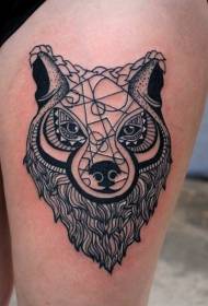 Reiteen hyvännäköinen mustavalkoinen susi geometrisella koriste-tatuointikuviolla