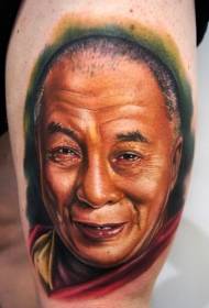 大腿逼真的彩色亚洲男子肖像纹身图案