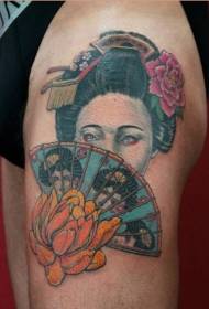 Гүлдер татуировкасы үлгісіндегі ескі түсті гейша портреті
