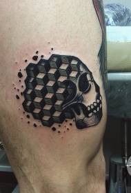 Tengkorak hitam paha dengan pola tato geometris