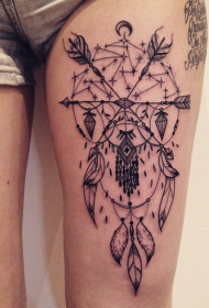 Modello di tatuaggio nero misterioso simbolo coscia