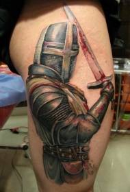 Tatuaje de cabaleiro medieval sanguento e realista cor das pernas