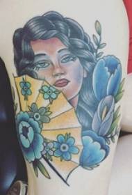 Persoonlikheid kleur portret tatoeëermerk op meisie dy