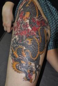 Modèle de tatouage dragon et plante de style chinois dans la cuisse