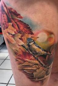 Uewerschenkel erstaunlech gemoolt realistesch Birdie mat Bam Tattoo Muster
