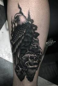 Teleći crni sivi orao s uzorkom tetovaže lubanje