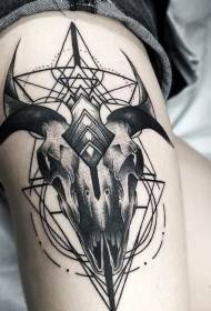 Modello di tatuaggio teschio raccapricciante nero stile coscia puntura