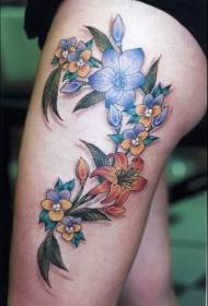 Pola tato bunga paha indah berwarna