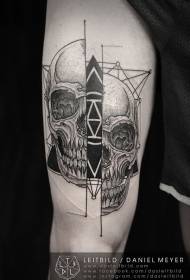 Crani negre dividit de cuixa amb misteri patró de tatuatge de piràmide