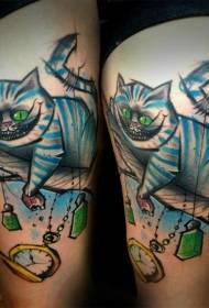 Augšstilbu krāsas kaķu un pulksteņu tetovējuma raksts Alisā Brīnumzemē