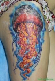 大腿逼真的水母和花朵組合紋身圖案
