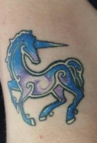 Cute unicorn tatuaje eredua neska unicorn koloretako unicorn tatuaje argazkia