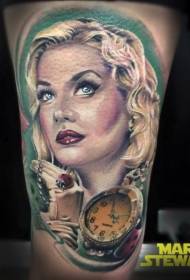Modello di tatuaggio di coscia donna moderna stile tradizionale e orologio