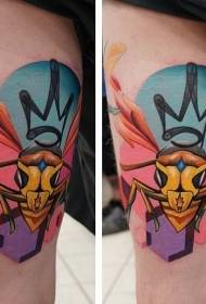 Modello di tatuaggio ape colorato stile coscia del fumetto