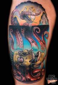 Skouder kleurde grutte octopus en tatoetmuster