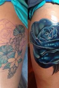 Modeli i tatuazhit të trëndafilave shumë realistë me trëndafila të kaltër