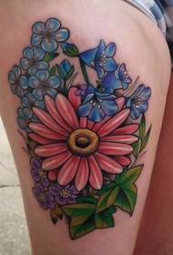 Krāsains margrietiņu ziedu tetovējuma raksts uz augšstilba