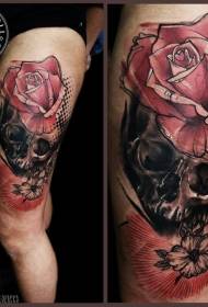 Череп на бутот во боја на нозете и шемата за тетоважа од рози