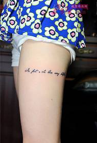 Piccole parole famose in inglese con immagini di tatuaggi sulla coscia