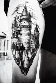 Muslo increíble patrón de tatuaje de castillo medieval en blanco y negro