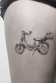 Patrón de tatuaje de bicicleta fresca pequeña muslo