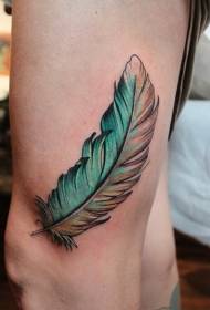 Sagad nga matahum nga kolor nga pattern sa tattoo sa feather