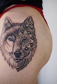 Tótem muslo vanidad flor patrón de tatuaje de cabeza de lobo europeo y americano