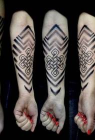 Келтски възел черен модел татуировка на ръка