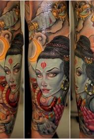 Braccio donna indù colorata stile new school con tatuaggio serpente