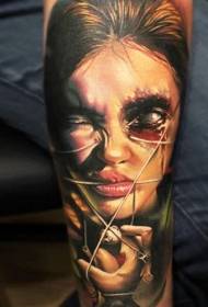 Warna lengan gaya horor pola tato monster wanita