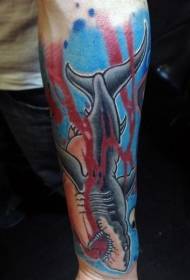 Patrón de tatuaxe de tiburón sanguenta de debuxos animados de cores