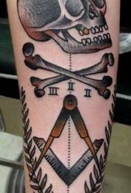 Modello di tatuaggio a tema teschio misterioso stile vecchio braccio