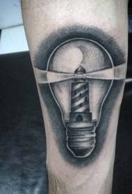 қара-ақ маяк және жарық шамдарымен татуировкасы бар жеке тұлға