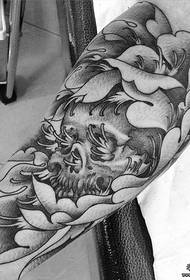 Boka koponya krizantém fekete szürke hagyományos tetoválás minta